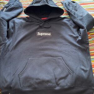 Supreme Navy Hoodie size, extra large, newer tags sold out fast